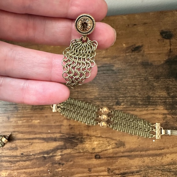 Gorgeous chain link gold jewel bracelet and earrings set - Picture 10 of 14